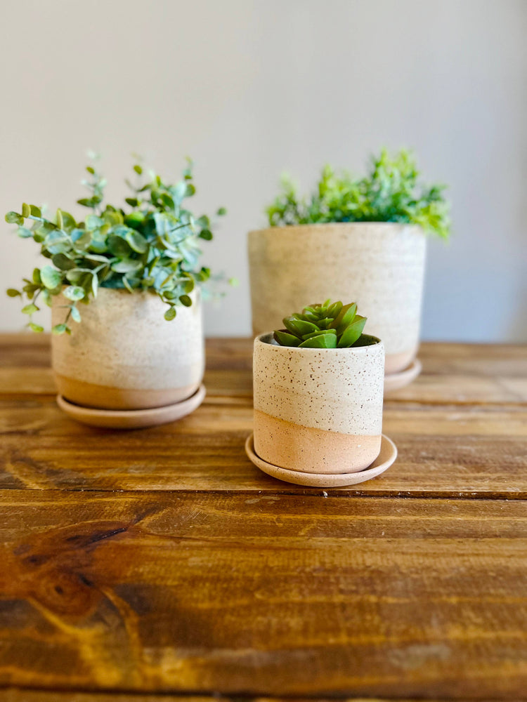 Handmade Ceramic Planter with Saucer – Wide Bottom: Speckled sand / Medium