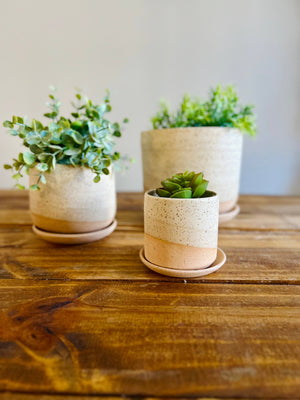 Handmade Ceramic Planter with Saucer – Wide Bottom: Speckled sand / Medium