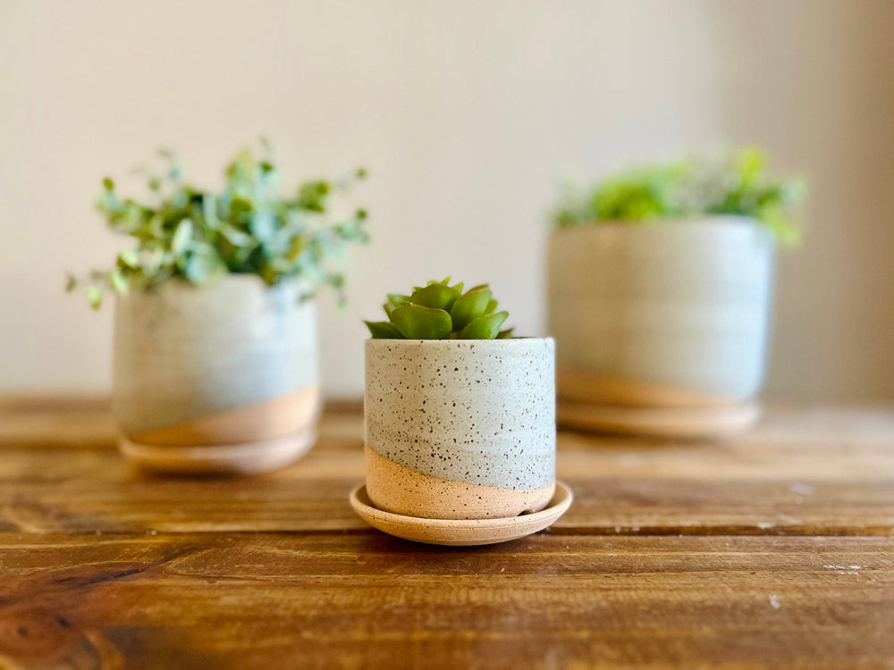 Handmade Ceramic Planter with Saucer – Wide Bottom: Speckled sand / Medium