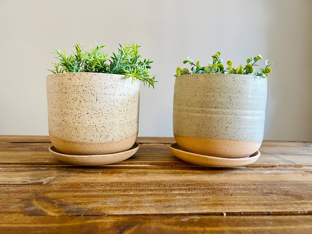 Handmade Ceramic Planter with Saucer – Wide Bottom: Speckled sand / Medium