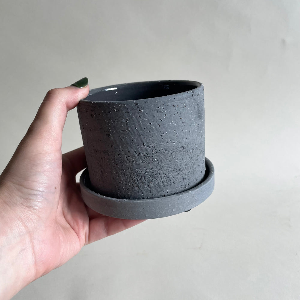 Easton Pot Black
