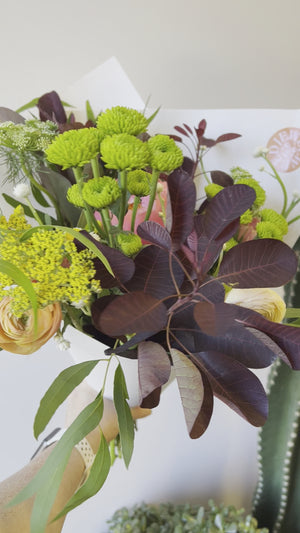 
                
                    Load and play video in Gallery viewer, Bouquet Wrap
                
            